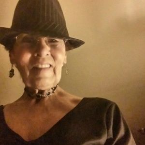 Meet your Posher, Pamela